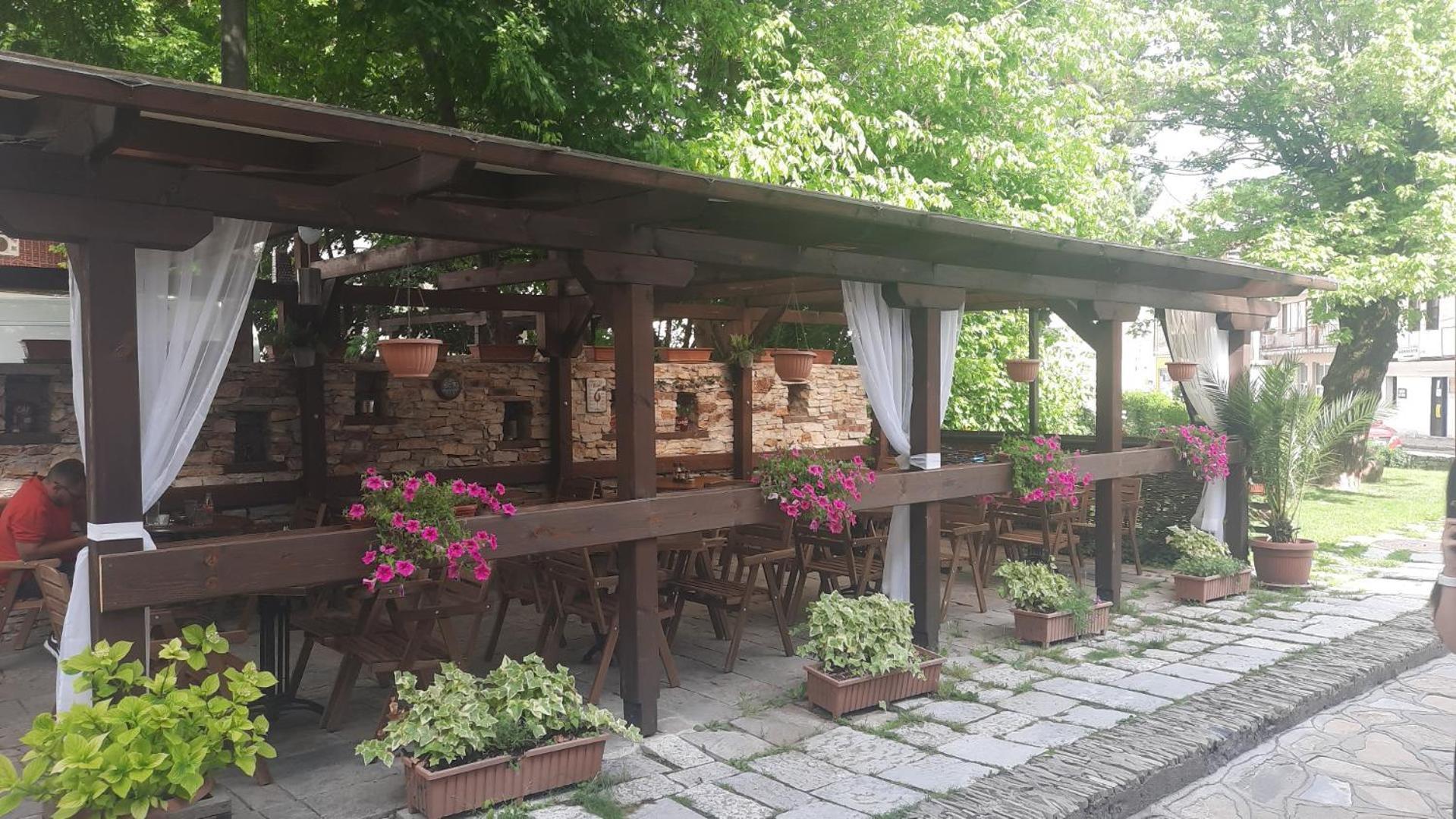 Семеен Хотел-Ресторант Маламовата Къща Goze Deltschew Exterior foto