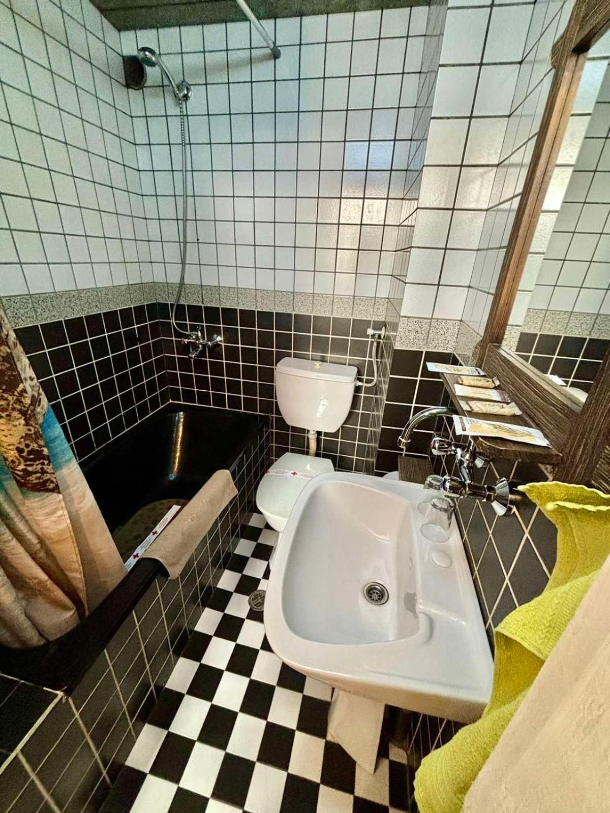 Семеен Хотел-Ресторант Маламовата Къща Goze Deltschew Exterior foto