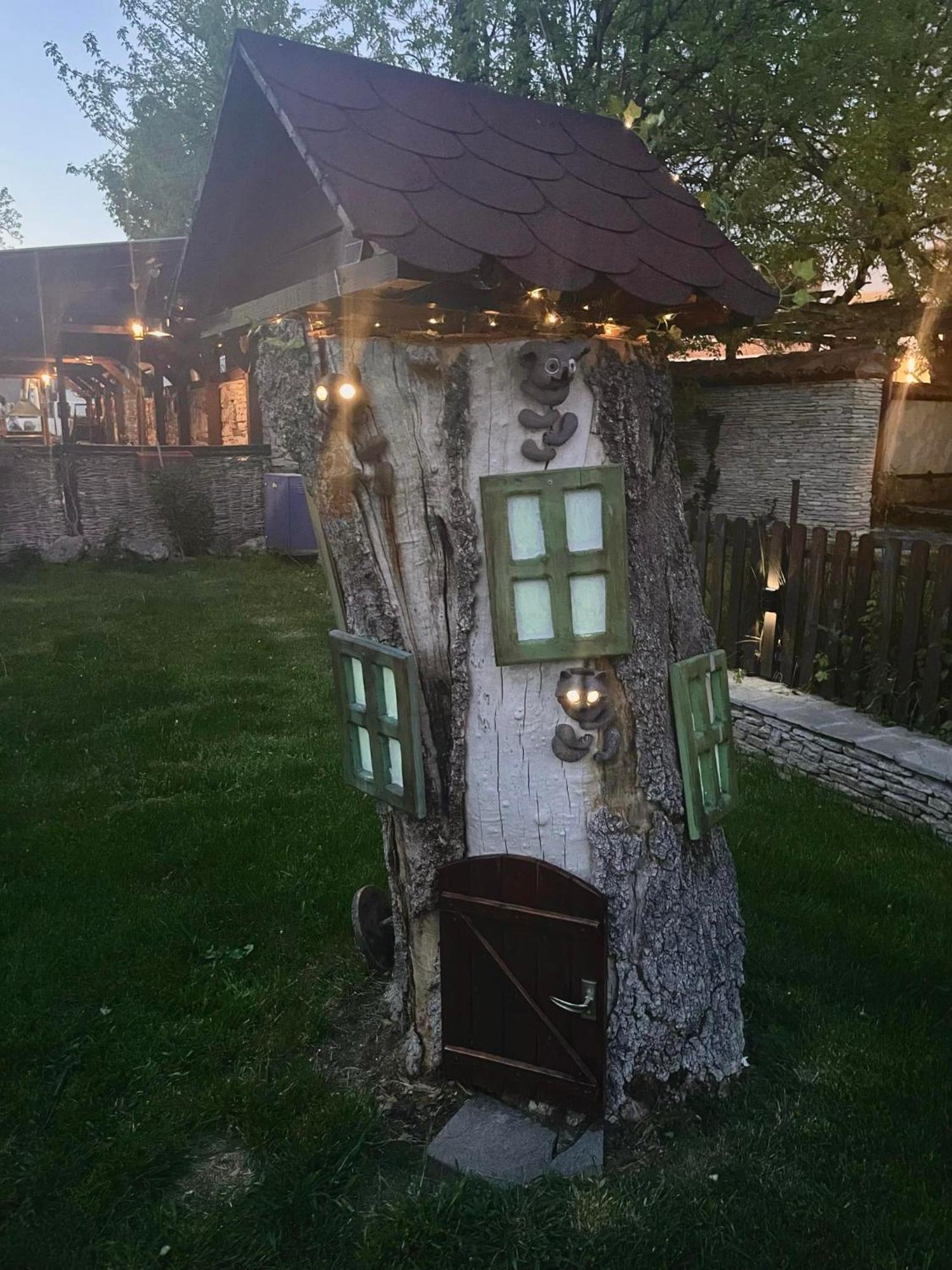 Семеен Хотел-Ресторант Маламовата Къща Goze Deltschew Exterior foto